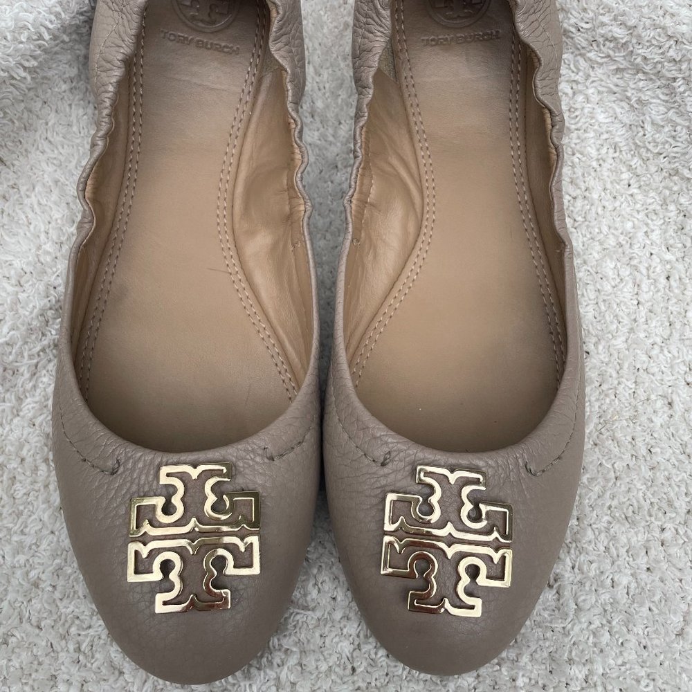 Tory Burch Melinda Ballet Flat 8 | French Gray Tumbled Leather, Gold Hardware